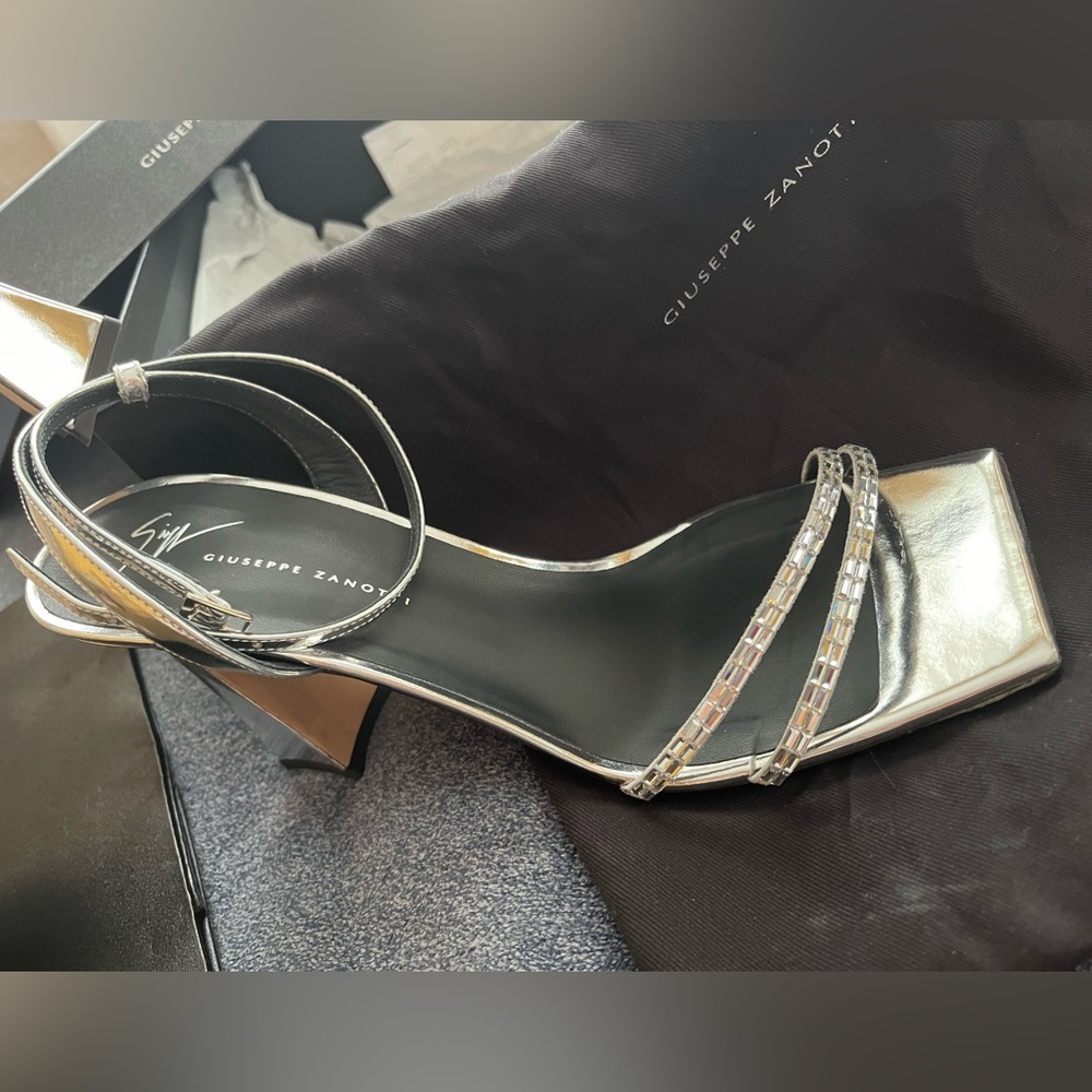 Guiseppe Zanotti silver blingy strappy heels size 40